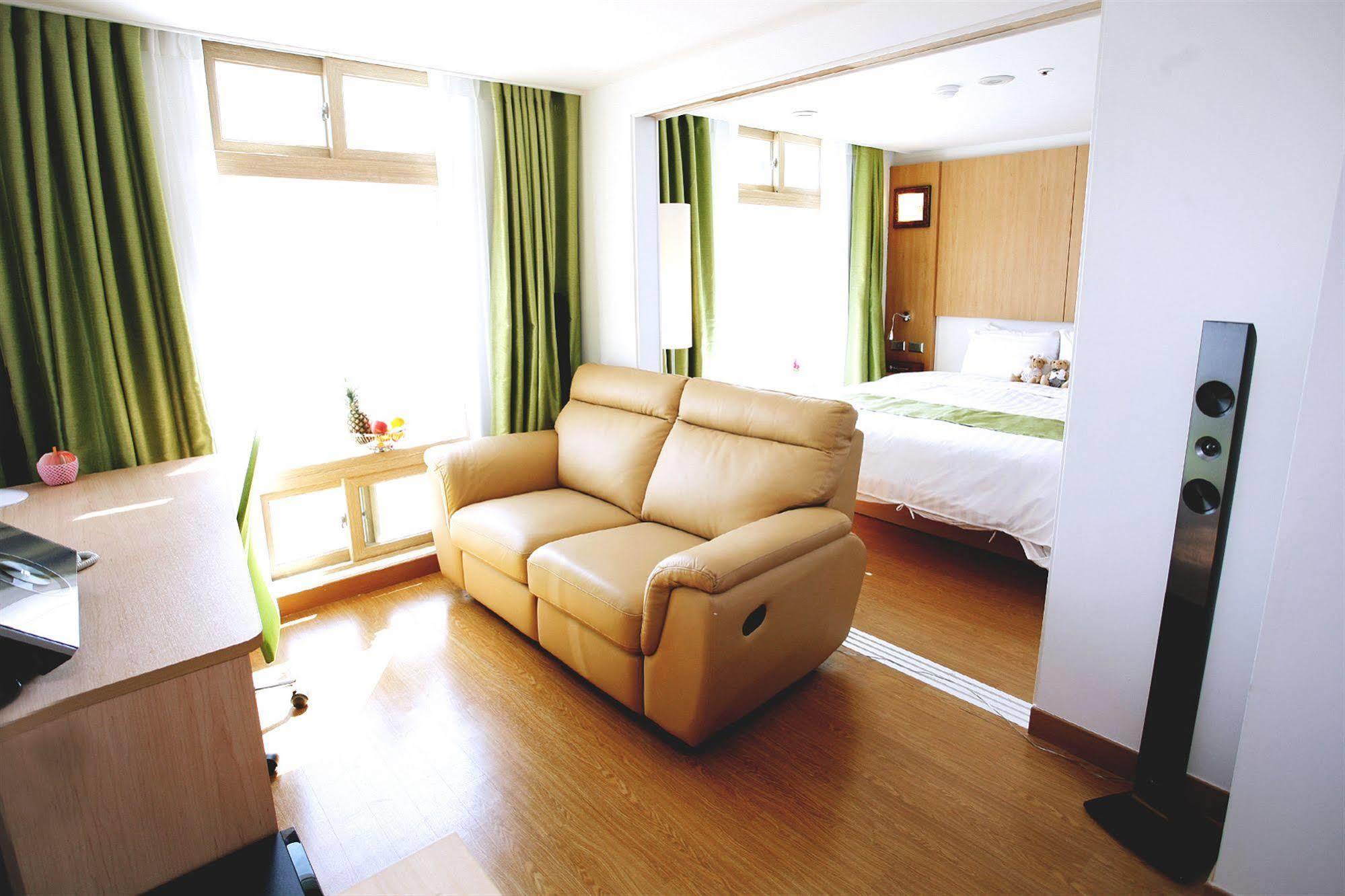 Gunsan Apple Tree Hotel Екстер'єр фото