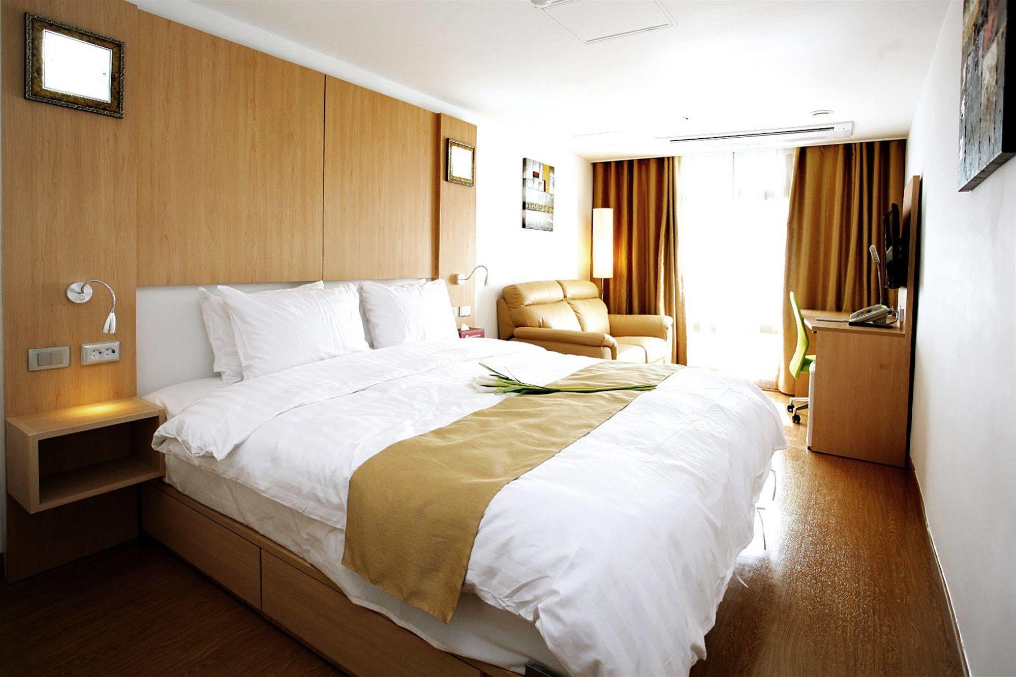 Gunsan Apple Tree Hotel Екстер'єр фото
