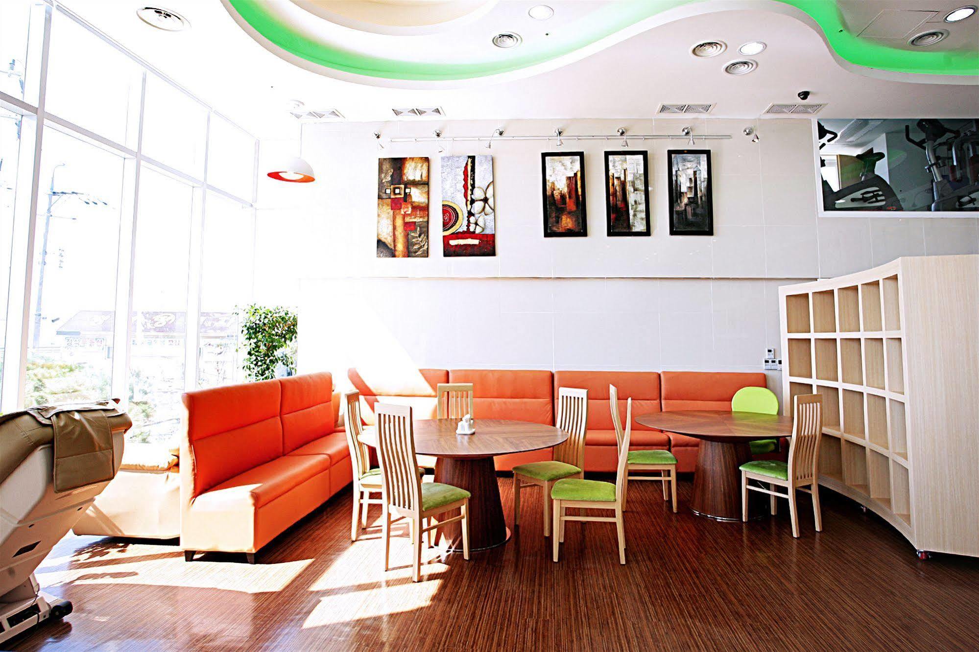 Gunsan Apple Tree Hotel Екстер'єр фото