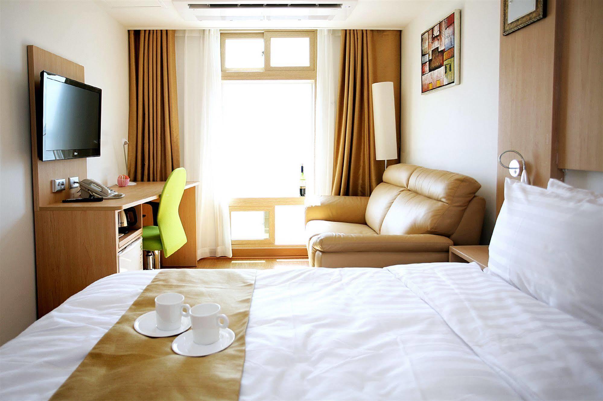 Gunsan Apple Tree Hotel Екстер'єр фото