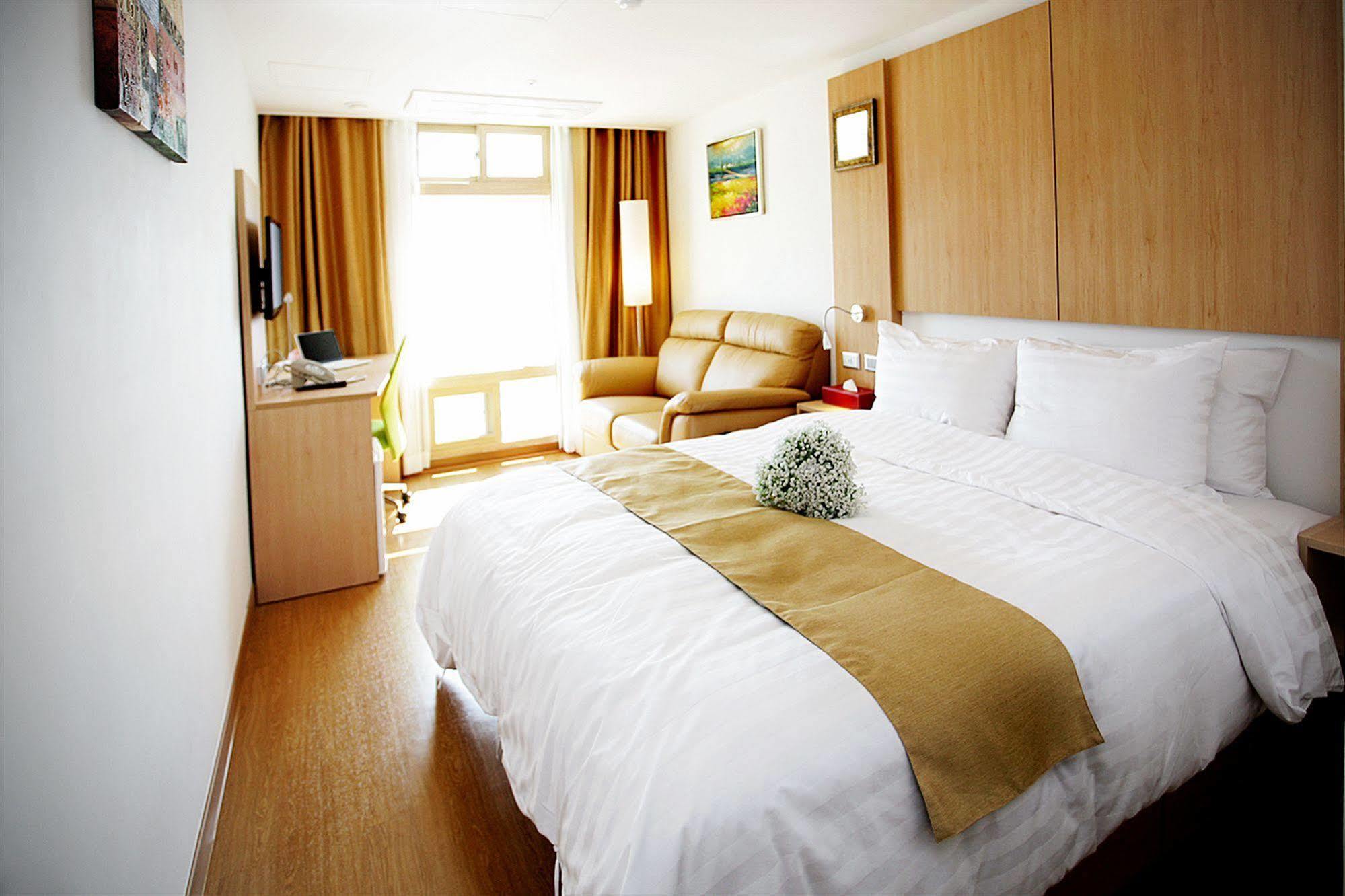 Gunsan Apple Tree Hotel Екстер'єр фото