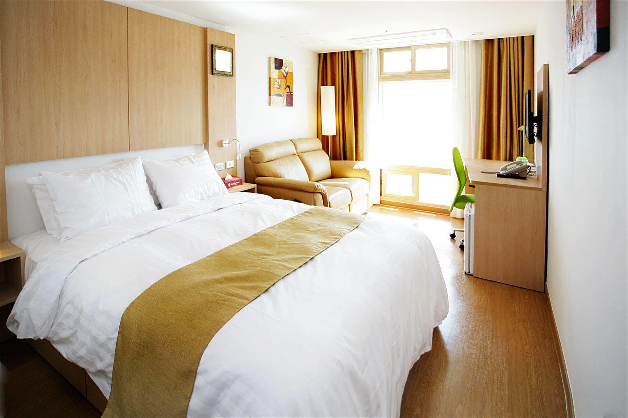 Gunsan Apple Tree Hotel Екстер'єр фото